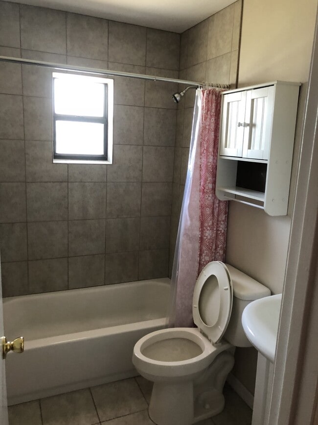 Photo - 519 NE 3rd St