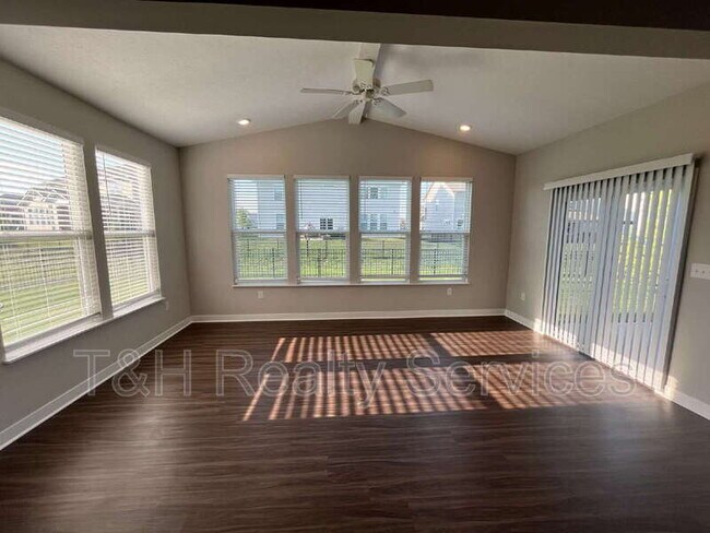 Photo - 3728 Drummore Pl