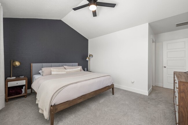 317 W 410 N St