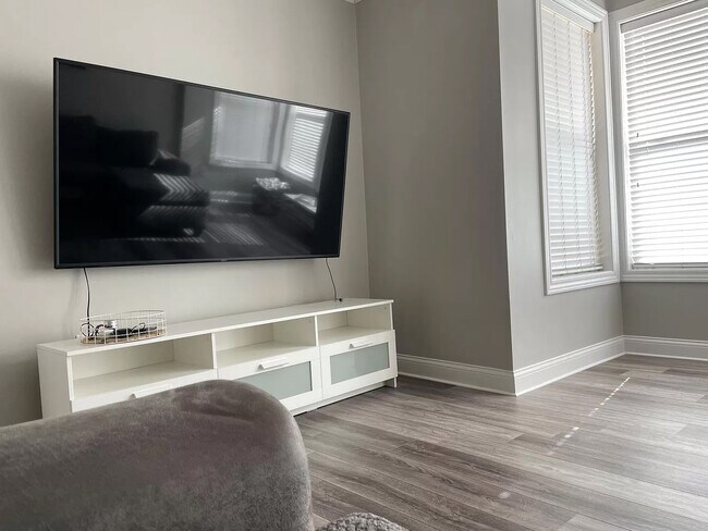 Photo - 511 W 1st Ave