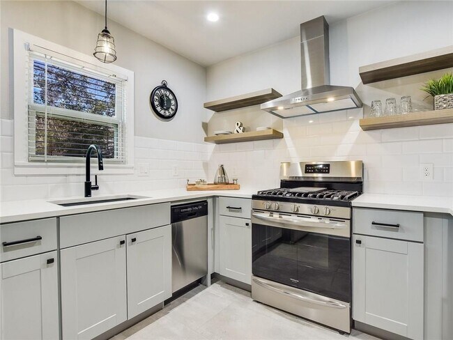 Photo - 3304 Robinson Ave