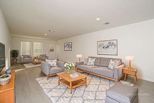 Photo - 542 Layne Overlook