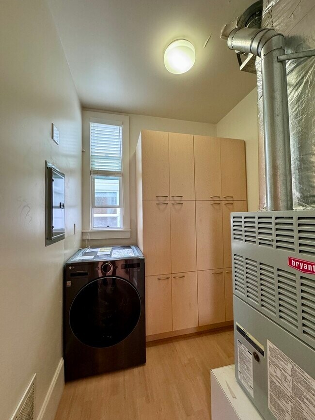 Photo - Sunny Top Floor Flat-3 Months FREE Parking