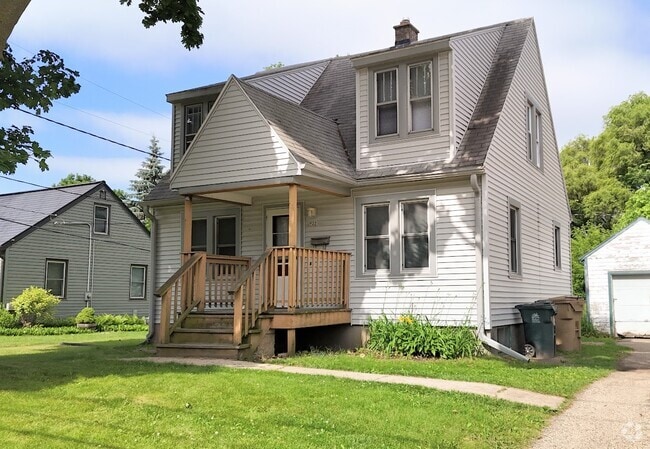 Building Photo - 922 N Fair Oaks Ave Rental