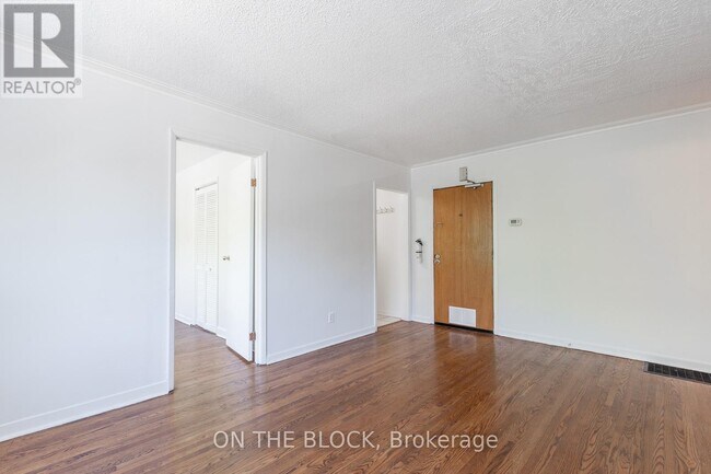 Photo - 883 St Clair Ave W