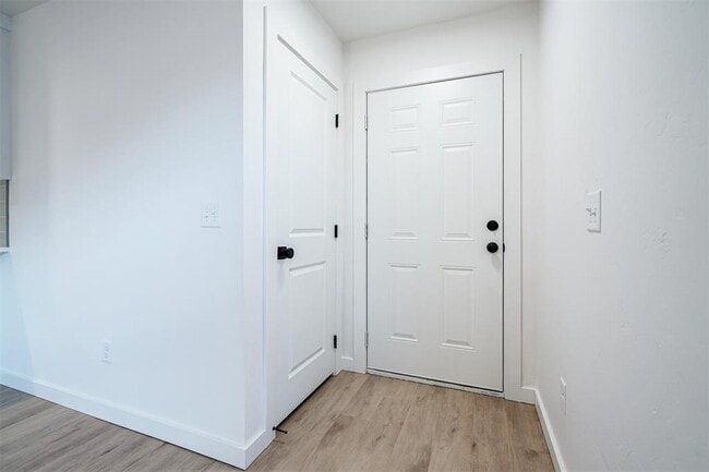 Photo - 224b NW 122nd St