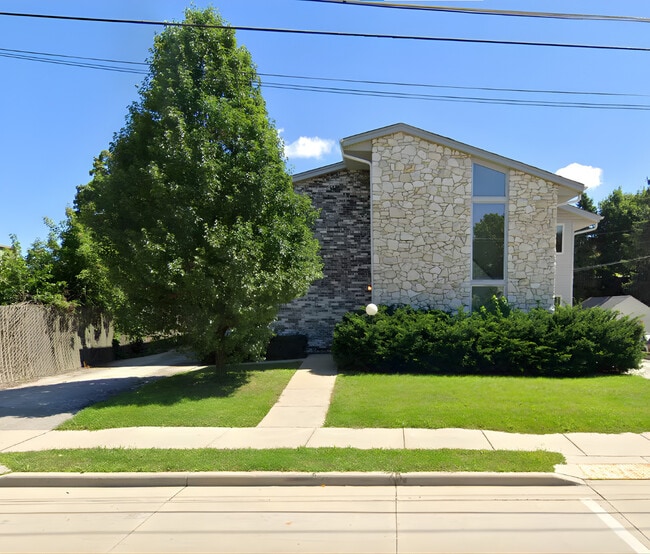 Photo - Maple Ave Apartments