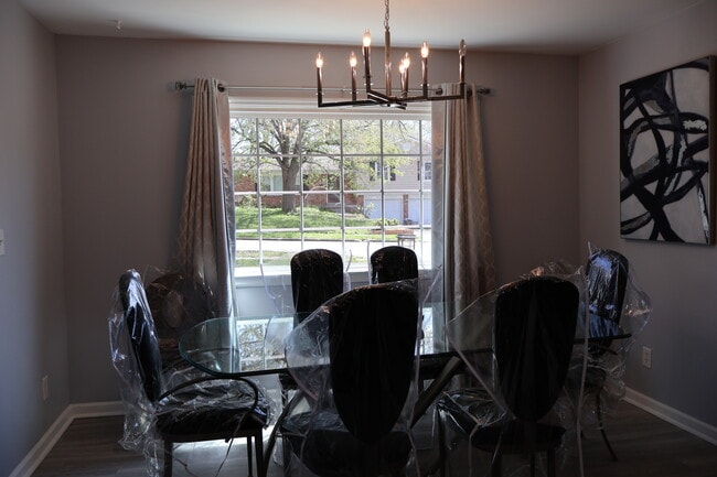 3497 Castleton Hl