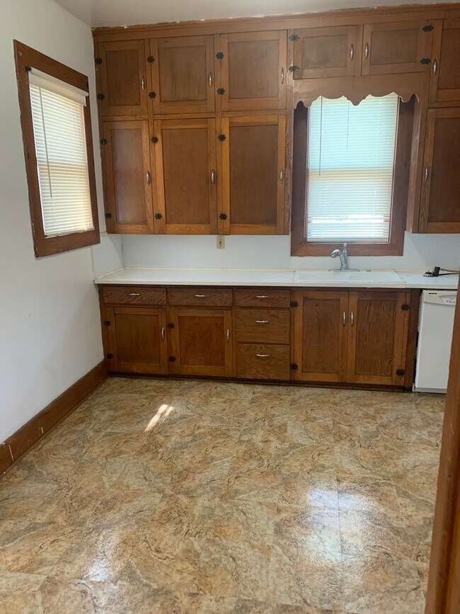 2 Bedroom 1 bath house located near downtown! Rental House Rental in