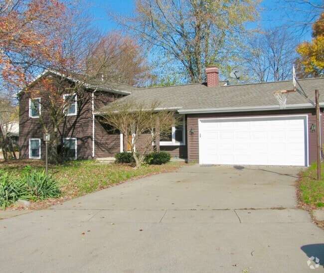 Building Photo - 1901 Barberry Cir Rental