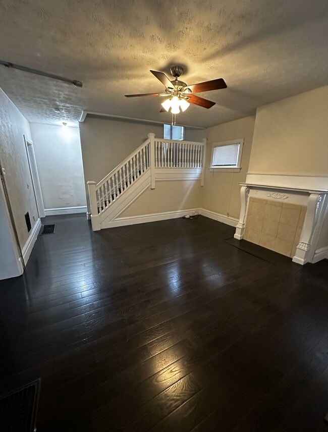 Building Photo - 1634 Summit St Unit 1634