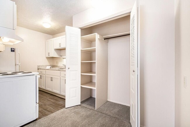 Hickory Village Apartments