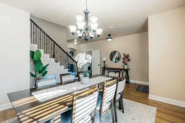 Photo - 728 Chatsworth Dr