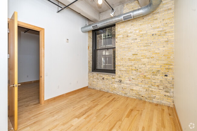 1BR, 1BA - 575SF - Bedroom