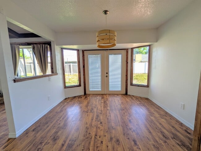 Photo - 4537 Malik Cresent