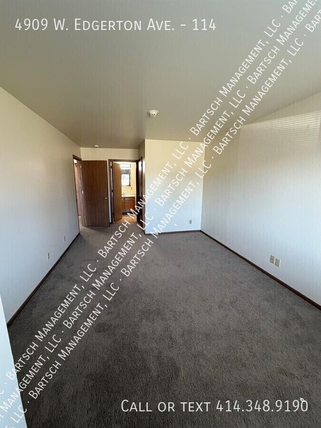 Photo - 4909 W Edgerton Ave Unidad 114