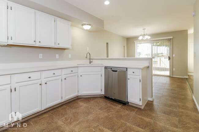 1113 W Sandy Banks