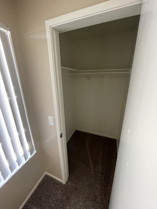 2x1 - Bedroom Closet
