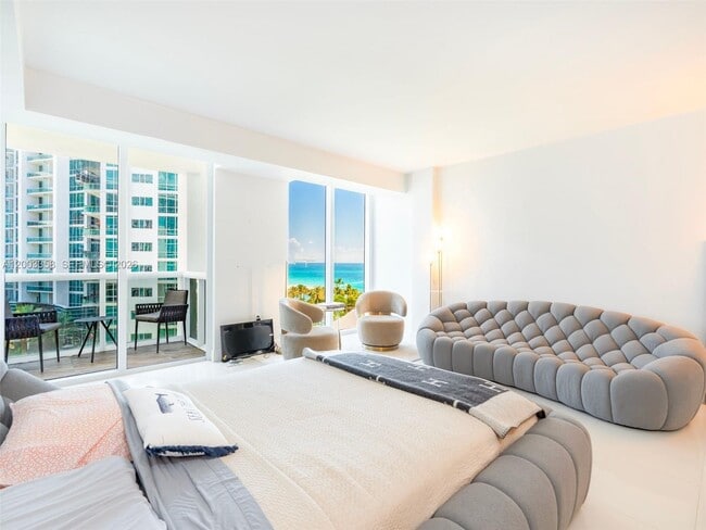 Building Photo - 10275 Collins Ave Unit 802