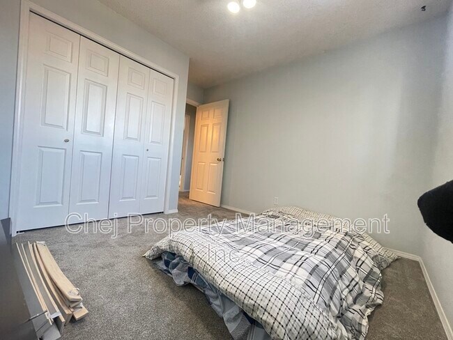 Photo - 8105-188A 188a St NW