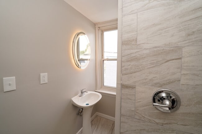 Photo - 407 S Claymont St