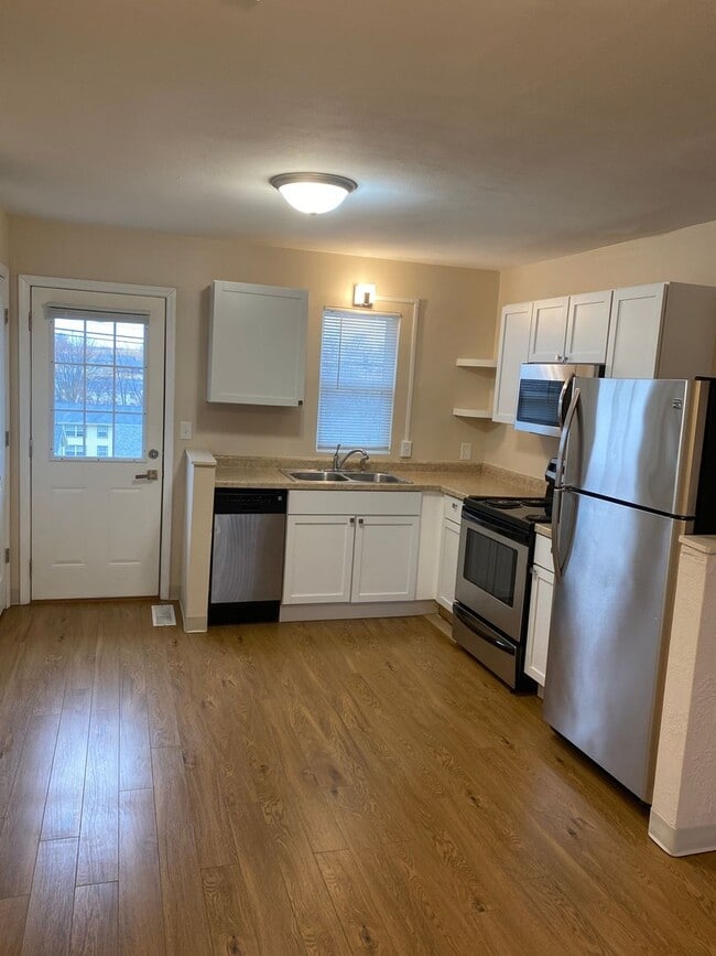 Building Photo - 405 E Southridge Rd Unit 01
