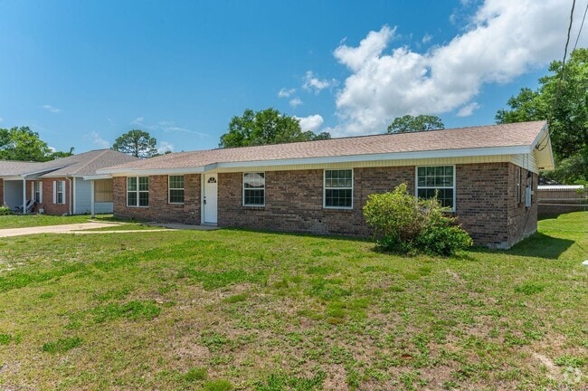 Building Photo - Central 4 bedroom in Niceville! Rental