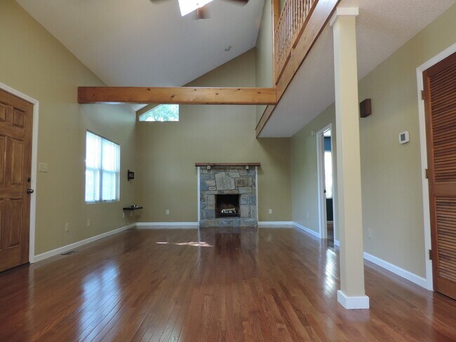 404 Wintergreen Dr