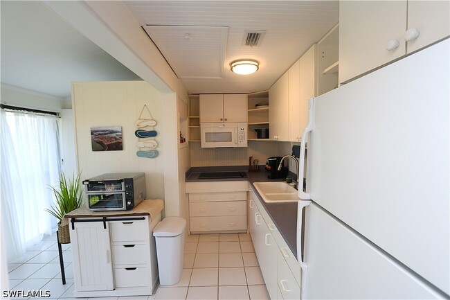 Building Photo - 611 E Palm Ave Unit F30