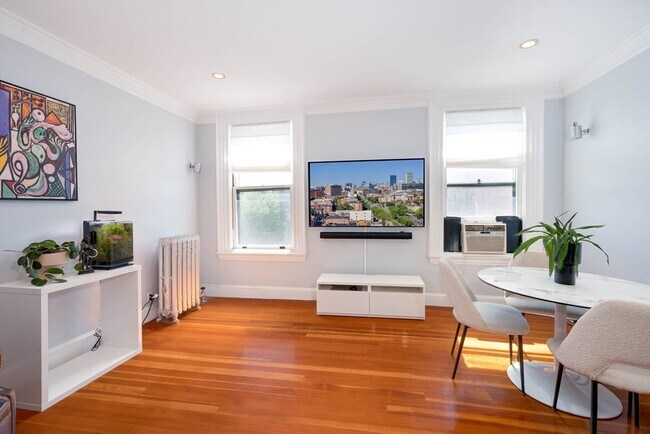 Photo - 1064 Beacon St Unidad 12