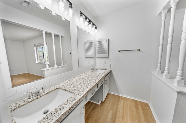 Photo - 6531 Vanlynn Ln