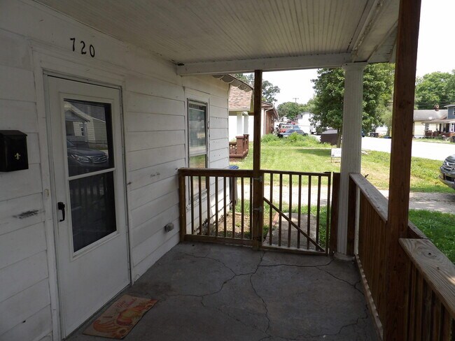 Photo - 720 Holmes St