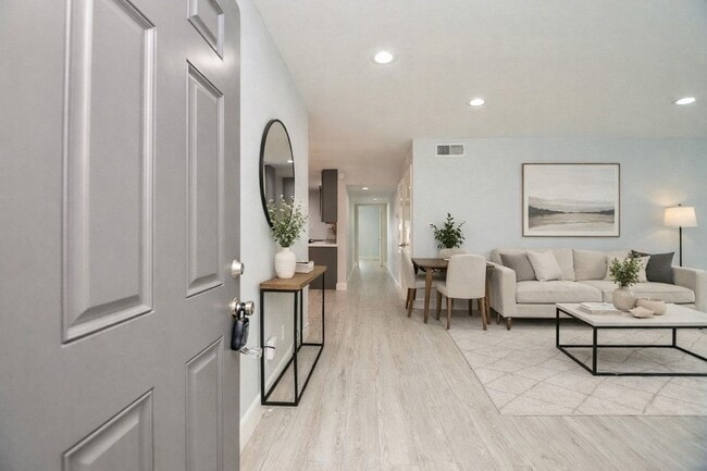Building Photo - 12633 Memorial Dr Unit 174
