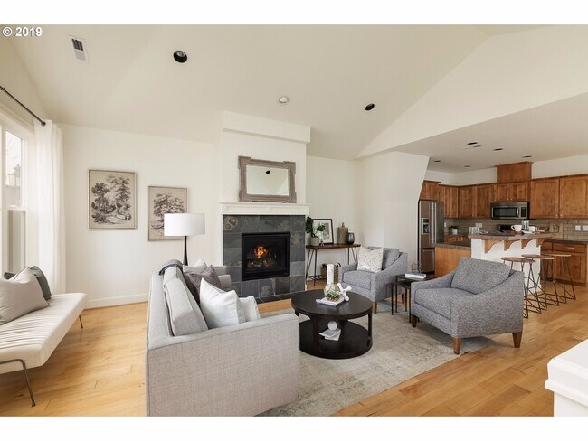 Photo - Amazing 3 bed / 2.5 bath Duplex with Bonus Room!