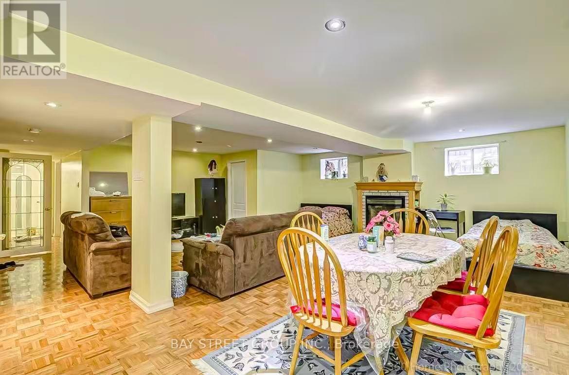 Photo - 497 Lynett Crescent