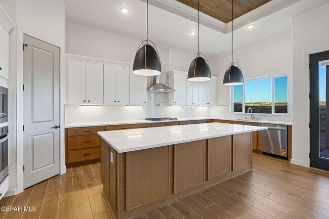 Photo - 832 Eltham Dr