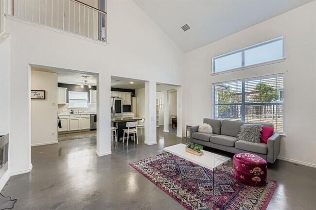 Photo - 928 Sally Lunn Way