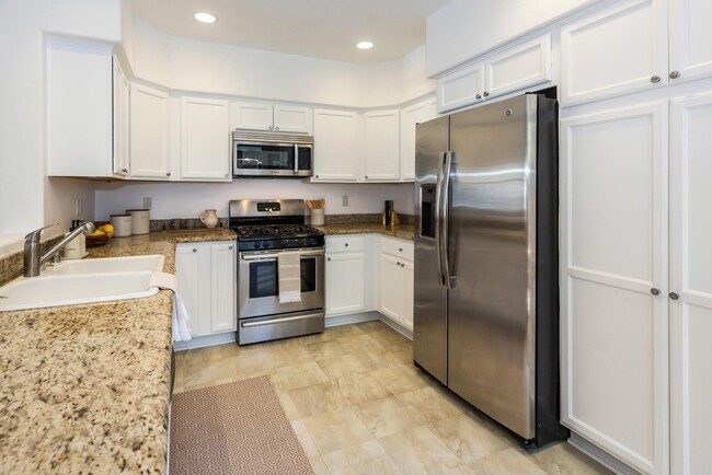 Photo - GIANT 1 BEDROOM APT