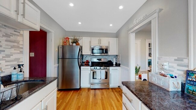 Building Photo - 304 Lamartine St Unit 3