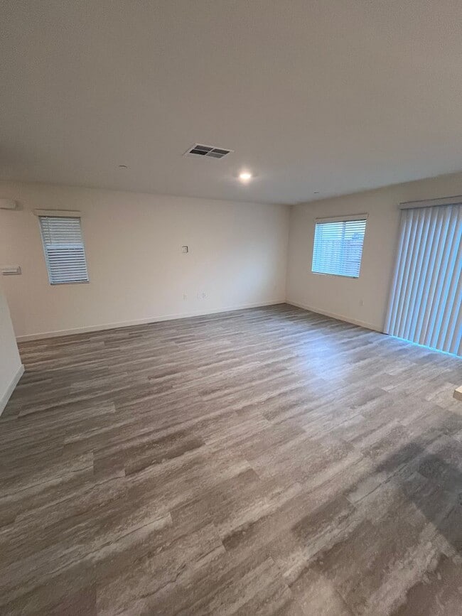 Photo - BEAUTIFUL NEW SMART HOME IN WEST ROSEVILLE!!