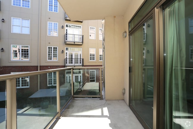 2BR, 2BA - 1,060 SF