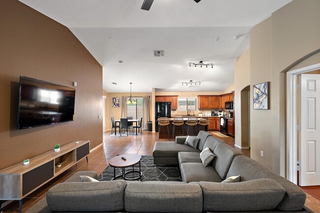 Building Photo - 2900 E Mead Dr Rental
