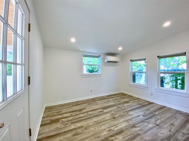 Photo - 2025 Brun St