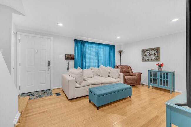Photo - Beautifully Updated End-Unit Townhome in P...