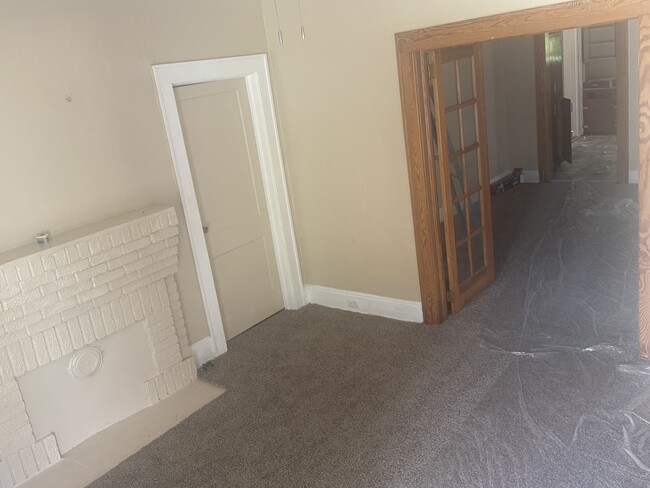 Photo - 733 St James Ave