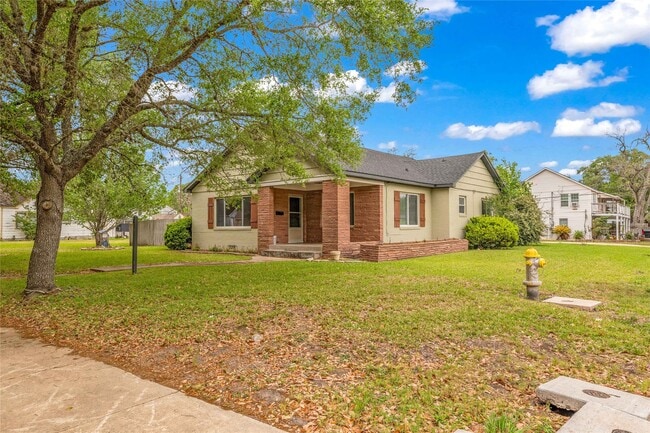 Photo - 2527 Avenue G