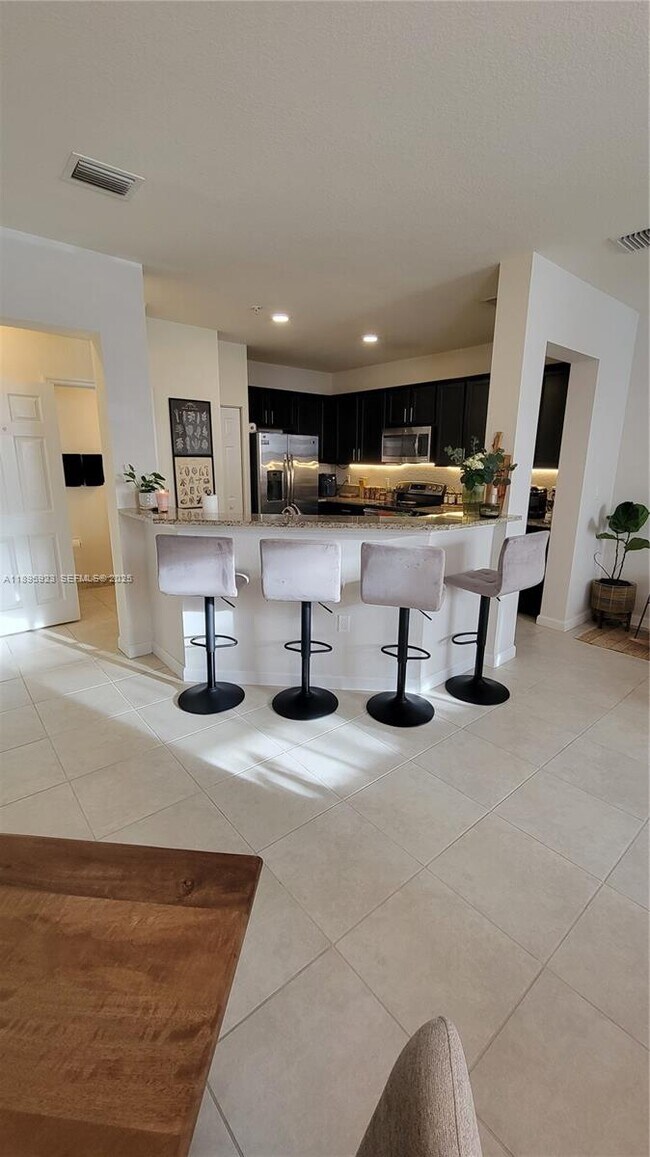 Building Photo - 10630 NW 88th St Unit 205