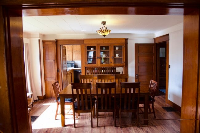 main house dining room toward kitchen
