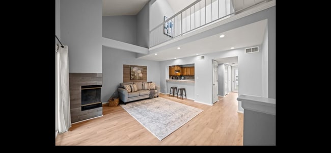 Building Photo - 8819 W 106th Ter