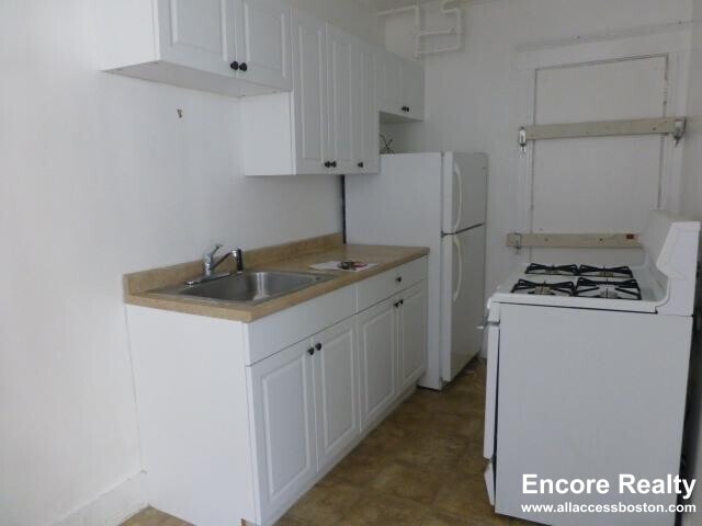 Building Photo - 1615 Commonwealth Ave Unit 35